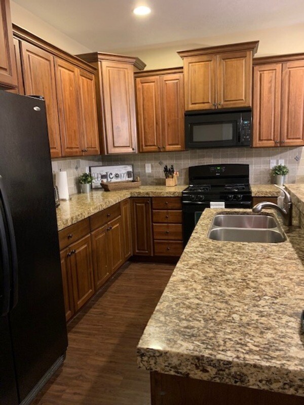 Foto del edificio - 134 Cres Pine Ln