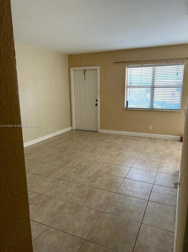 Foto del edificio - 2607 NE 8th Ave