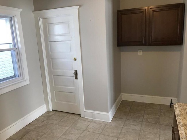 Foto del edificio - 3293 West 94th Street #Down