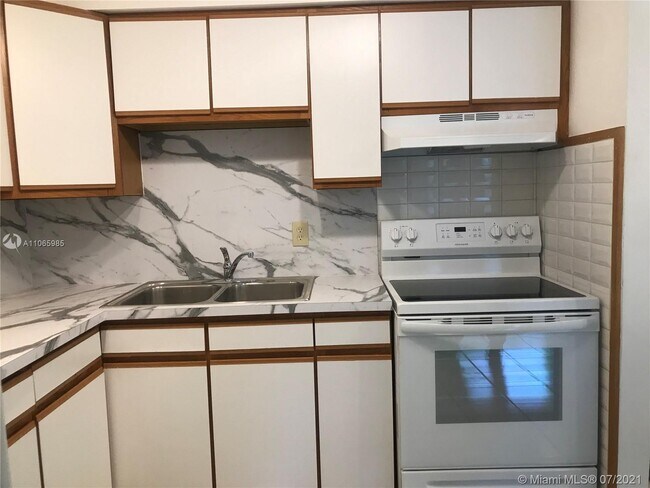 Foto del edificio - 306 NE 5th Ct