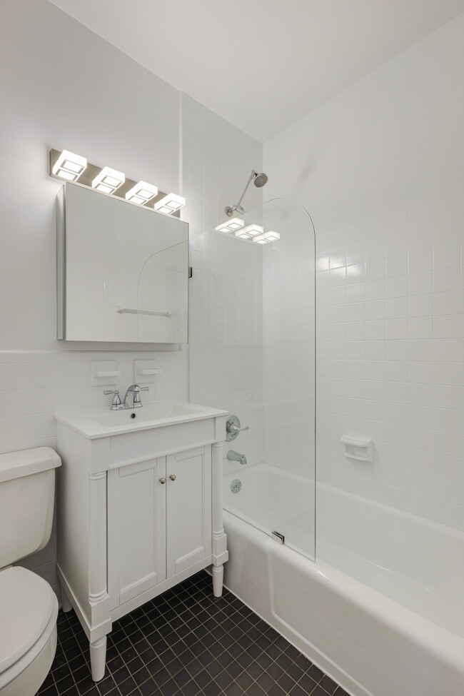 Building Photo - 157 W 93rd St
