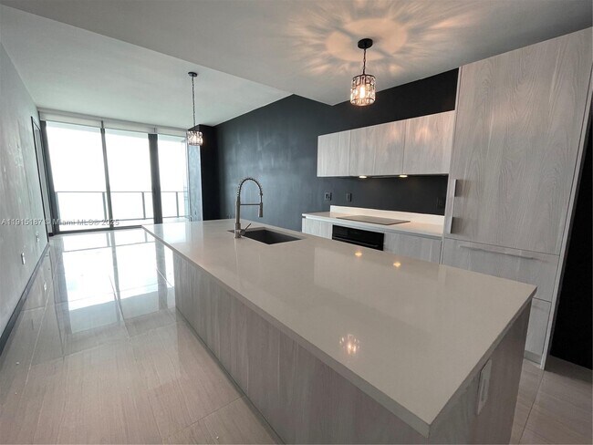 Foto del edificio - 480 NE 31st St