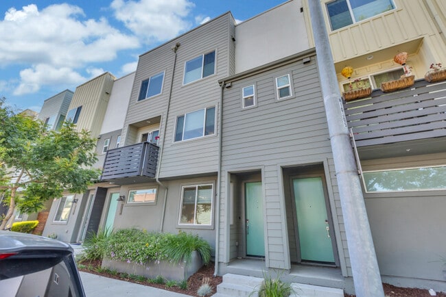Building Photo - 2370 Filbert St