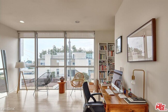 Foto del edificio - 1 br, 2 bath Condo - 660 Rose Ave Ste 3