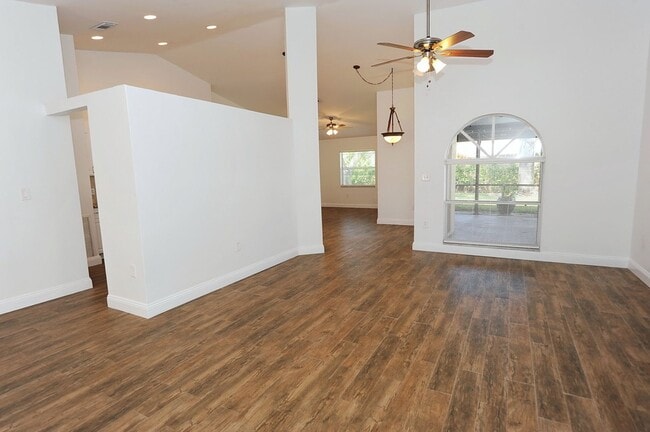 Building Photo - ANNUAL RENTAL: 3 Bedroom Single Family Home in North Naples