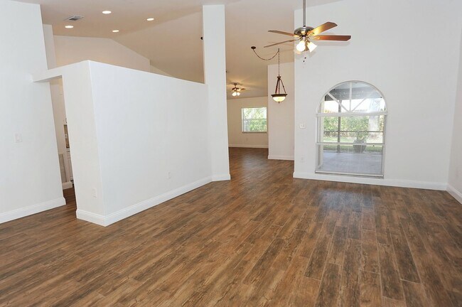 Foto del edificio - ANNUAL RENTAL: 3 Bedroom Single Family Home in North Naples