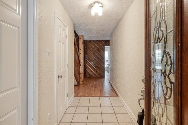 Building Photo - 25802 Old Carriage Ln
