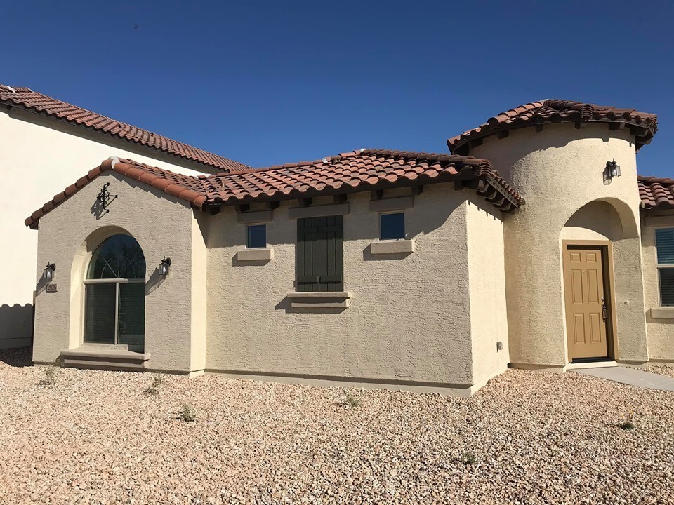Primary Photo - 3-bedroom + den in gated community of Las ...