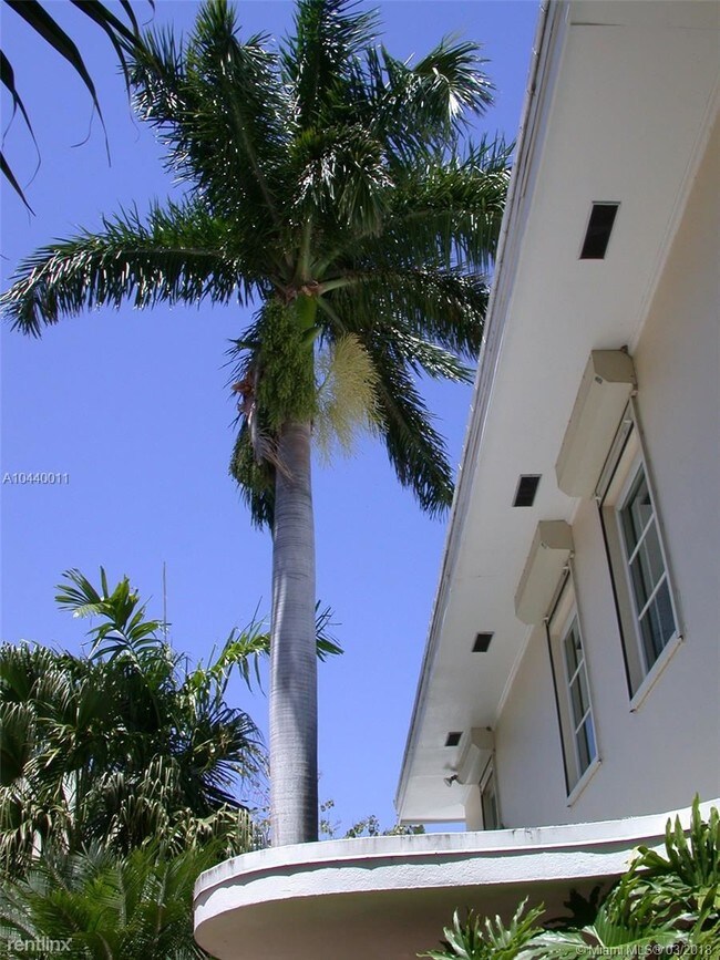 Building Photo - 6 br, 5.5 bath  - 5601 N Bayshore Dr