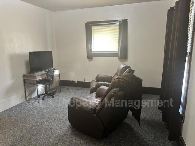 Building Photo - 543 Kling St