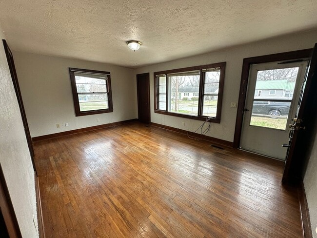 Building Photo - 2 Bed 1 Bath House in Murray