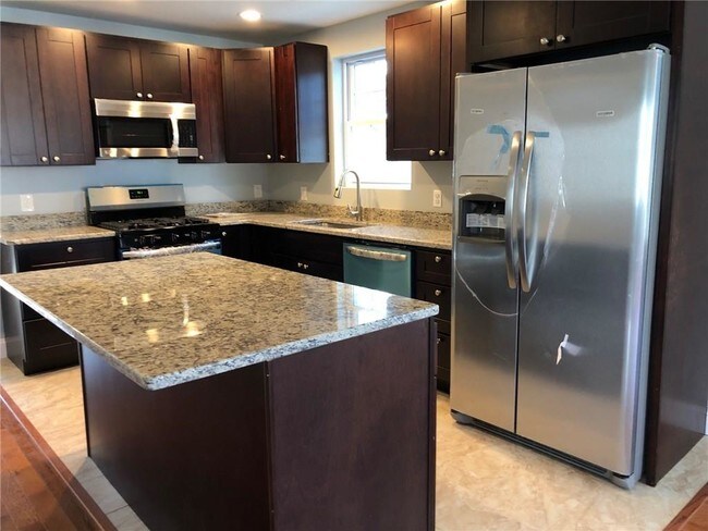 28 Linton St Unit 2 Providence Ri 02908 Apartment For Rent In