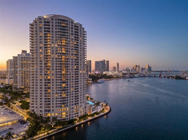 Building Photo - 808 Brickell Key Dr