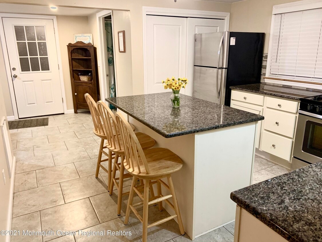 Foto principal - 61 Fielder Ave