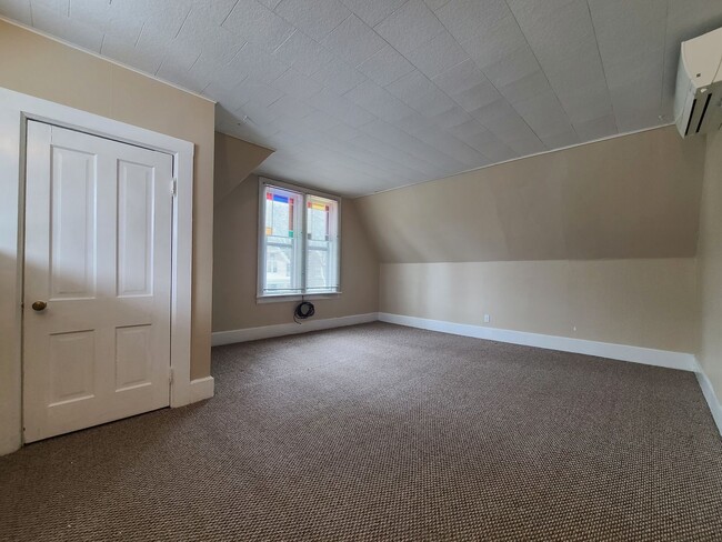 Building Photo - 621 State St