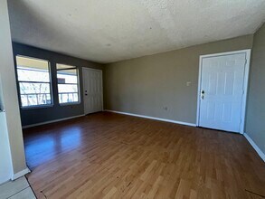 Building Photo - 1271 W Azalea Park Dr