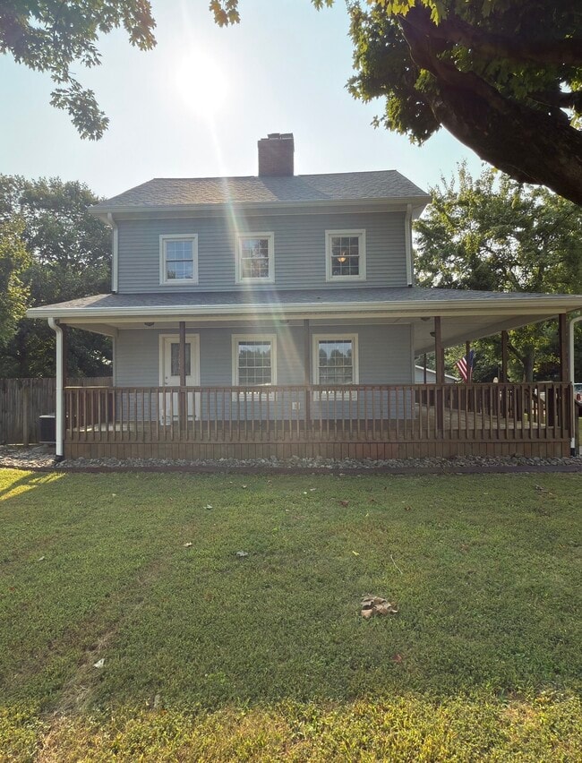 Building Photo - 923 North Main Street