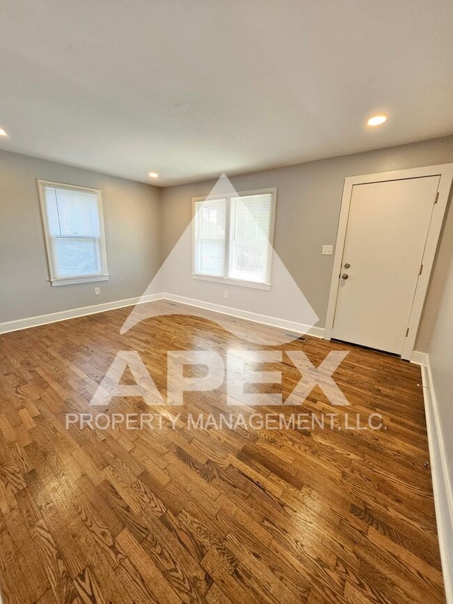 Building Photo - Charming 3 Bd 1- Ba Single Family Home in ...