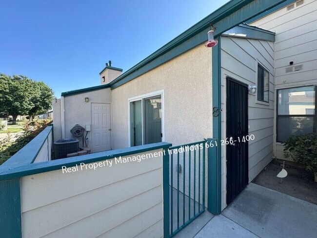 Foto del edificio - ***FIRST MONTH FREE RENT*** 2 plus 2 condo...