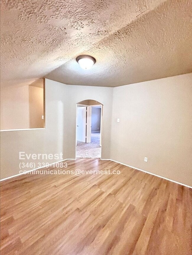 Building Photo - 19402 Sandy Woods Dr