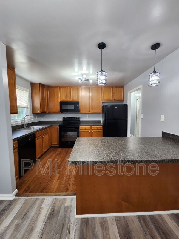 Foto del edificio - 3333 Swann Rd