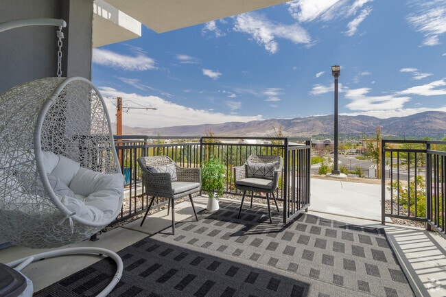 2BR, 2BA 1,090SF - Inova