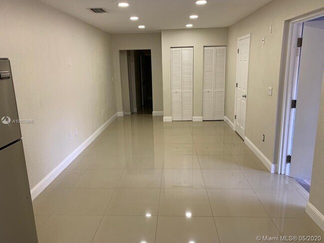 Building Photo - 6171 SW 33rd St