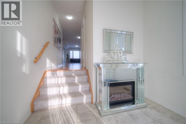 Building Photo - 67 Crossmore Cres