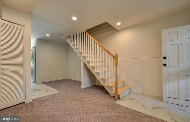 Building Photo - 1209 I St SE