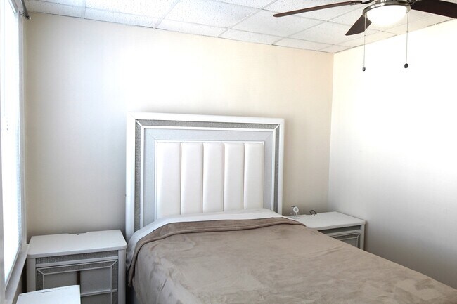 Foto del edificio - 24 Rutland Ave