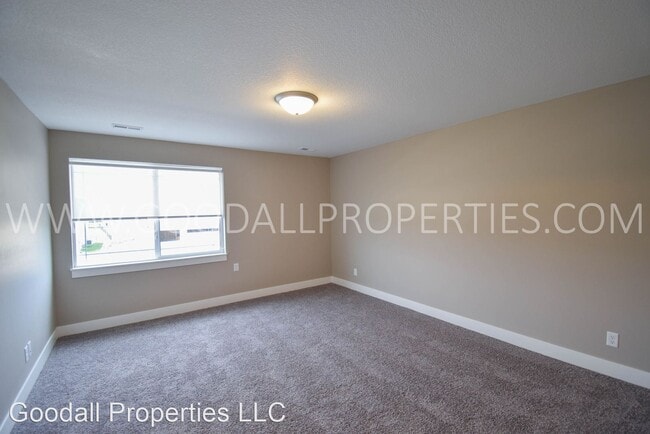 Building Photo - 4 br, 2.5 bath House - 1105 Cedar St