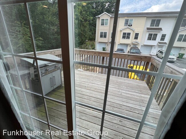 Foto del edificio - 3 br, 2.5 bath House - 2340 Kendall Lane