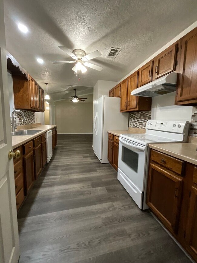 Foto del edificio - 106 Burnley Dr