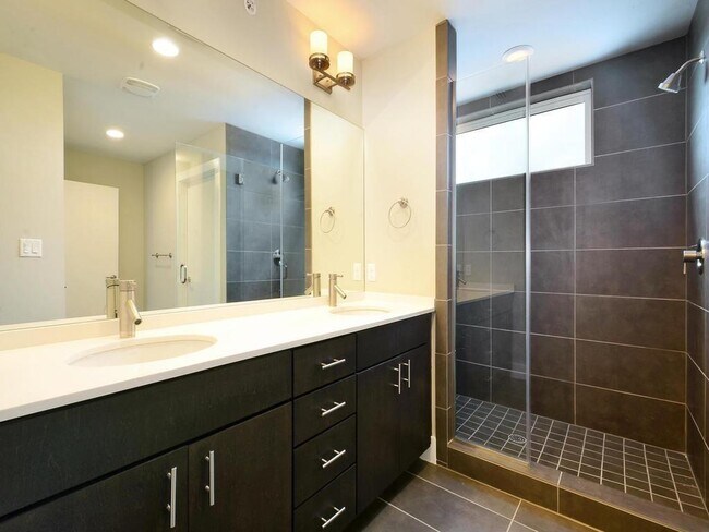 Foto del edificio - 2612 W 12th St