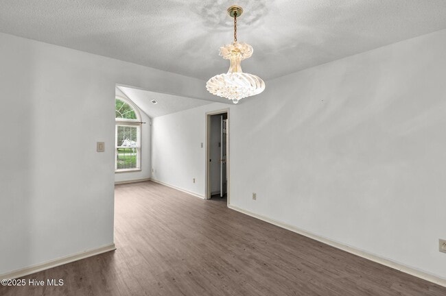 Building Photo - 221 Forest Oaks Dr