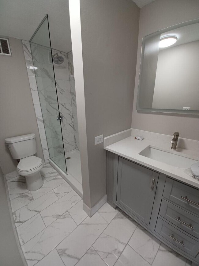 Foto del edificio - 5100 N Marine Dr