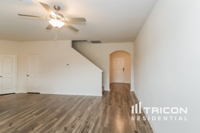 Building Photo - 905 Clark Dr