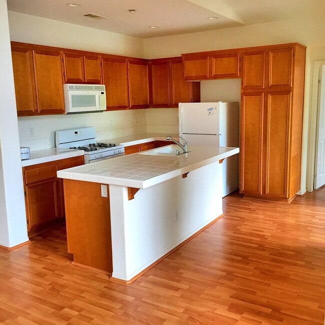 Building Photo - "Charming 2-Bed, 2-Bath Retreat in Moreno Valley – 1,110 Sq Ft of Comfort!"