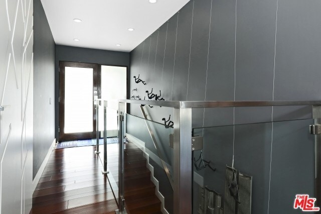 Foto del edificio - 1329 Corona Dr