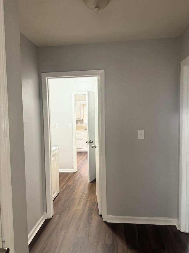 Building Photo - 2731 Clayton Dr NW