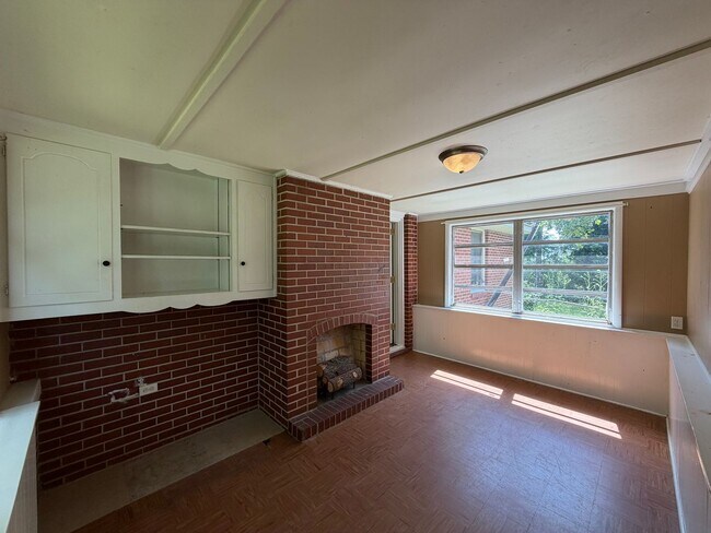 Foto del edificio - 1332 Champaign Ave