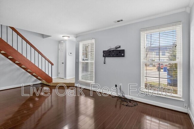 Building Photo - 304 Falling Ln