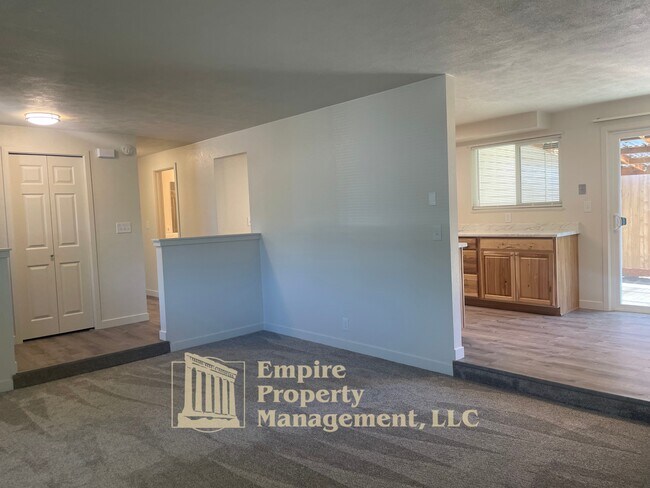 Foto del edificio - 2312 Willona Dr