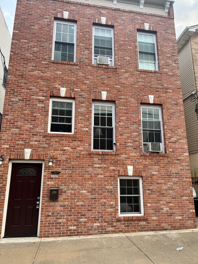 217 South St, Jersey City, NJ 07307 Condo for Rent in Jersey City, NJ