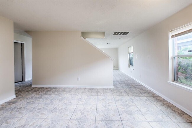 Foto del edificio - 8139 Sanders Glen Ln