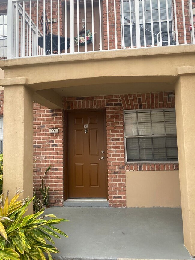 Building Photo - 1/1 Newly Renovated Carrington Park Condo ...