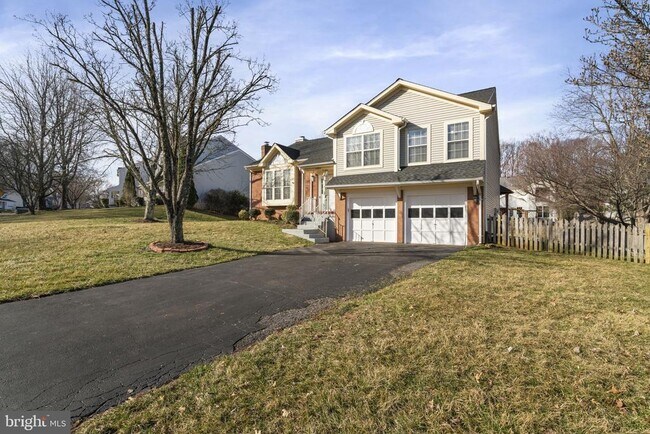 Building Photo - 14690 Stratford Dr