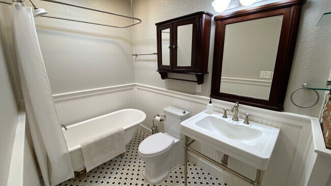 Building Photo - **Charming 2 bedroom, 1 bath in Denver, CO