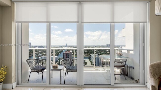 Foto del edificio - 3140 S Ocean Dr