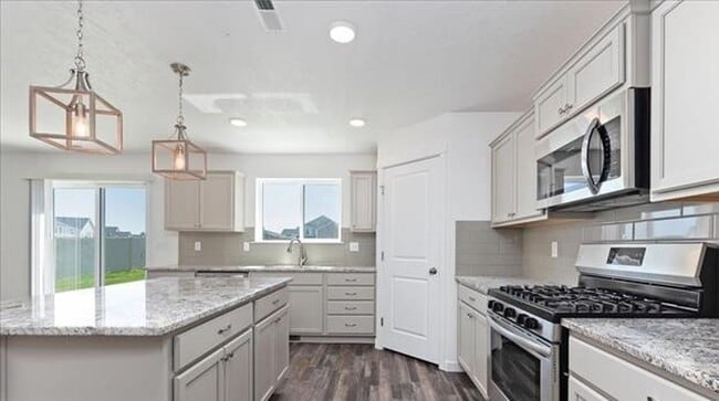 Building Photo - Welcome to this spacious 4 bedroom, 3 bathroom home located in Caldwell, ID.